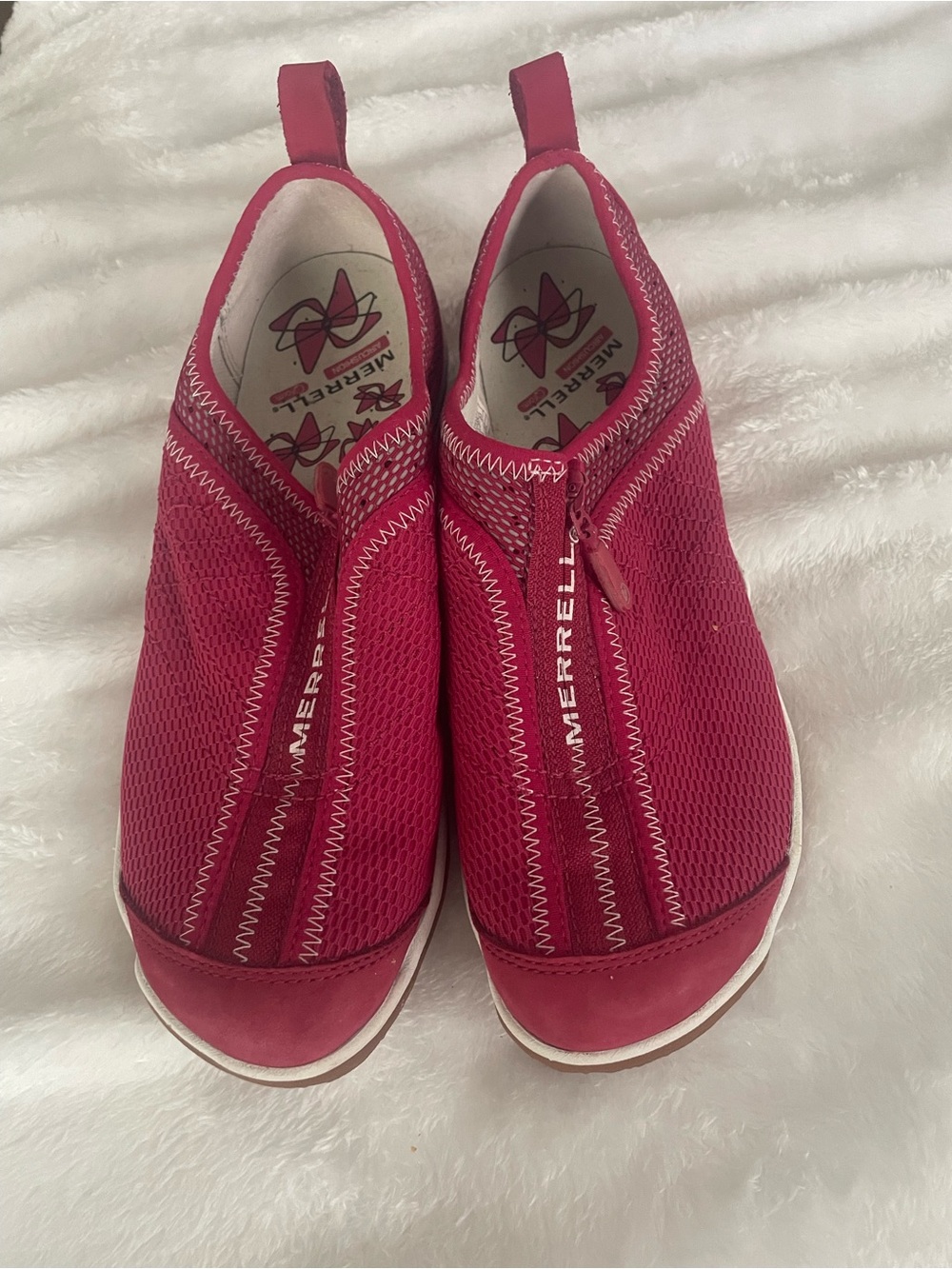 Merrell size 7 pink slip on zip Loralei rubber soles non slip shoes beach vacay